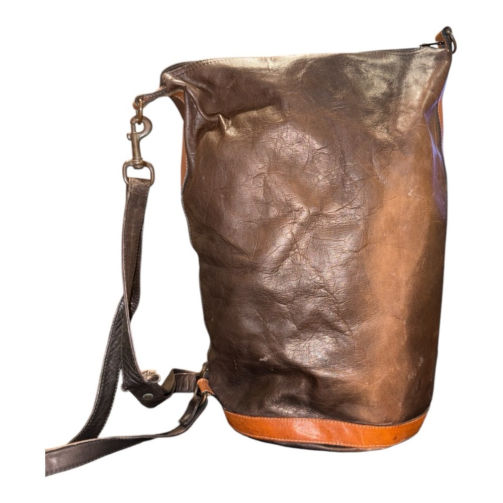 Delfino Genuine Leather Bucket Bag Made in Colombia zip/roll top. BP8
